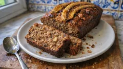 Pão de banana húmido com mel e canela (com nozes): para aproveitar bananas bem maduras