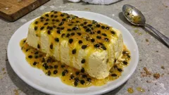 Semifrio de maracujá bem cremoso — faz-se de véspera e sai sempre bem