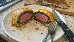 Bife Wellington em casa: massa folhada estaladiça e carne rosada, passo a passo