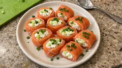 Rolinhos de salmão fumado com maçã verde e requeijão — entrada fresca em 10 minutos