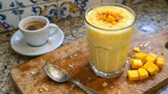 Lassi de manga com iogurte grego: cremoso, fresco e pronto em poucos minutos