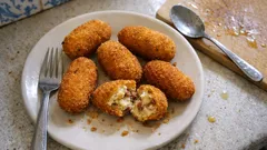 Croquetes de alheira caseiros: cremosos por dentro e bem estaladiços por fora