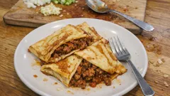 Crepes salgados para piquenique: finos, macios e recheados com carne bem temperada