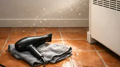 O truque do secador para o radiador aquecer mais (e gastar menos)