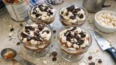 Taças geladas de caramelo salgado: sobremesa cremosa em camadas, pronta em 20 minutos