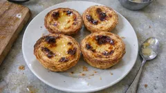 Pastéis de nata em casa: massa bem estaladiça e creme liso como na pastelaria