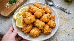 Marufos de peixe bem crocantes: bolinhos fritos simples para entrada ou petisco