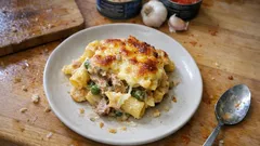 Massa de atum no forno: cremosa por dentro e bem gratinada por cima