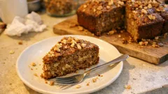 Tarte de café com nozes e maçã: húmida, aromática e fácil para o fim de semana