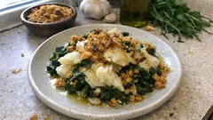 Tiborna de bacalhau com grelos e broa: conforto simples para dias frescos