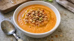 Gaspacho de cenoura e chuchu com abacate: sopa fria cremosa feita no liquidificador