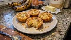 Pastéis de banana no forno: massa crocante e recheio cremoso com amêndoa