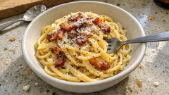 Carbonara cremosa sem natas: o passo simples para o ovo não talhar