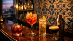 Cocktails de verão 2025: os clássicos e tendências que estão a dominar as cartas
