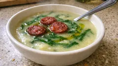 Caldo verde cremoso e com couve no ponto — receita tradicional que sai sempre bem