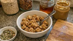 Granola caseira com manteiga de amendoim: bem crocante, com “clusters” e pronta para a semana