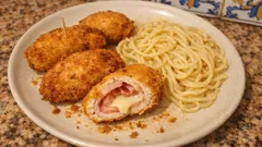 Cordon bleu de peru com queijo a derreter: receita simples com esparguete