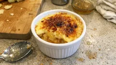 Doce de maçã com creme queimado: a sobremesa de forno com crosta estaladiça