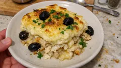 Bacalhau à Zé do Pipo no forno: puré cremoso e maionese gratinada bem dourada