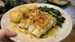 Bacalhau com broa no forno: crosta estaladiça e bacalhau bem suculento